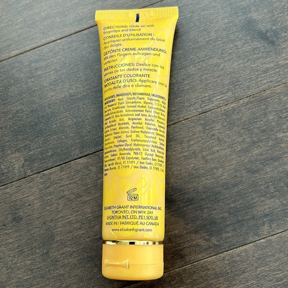 ELIZABETH GRANT Hydra-Moist Vitamin C5 & B Tinted Moisturizer with Torricelumn - Picture 5 of 8